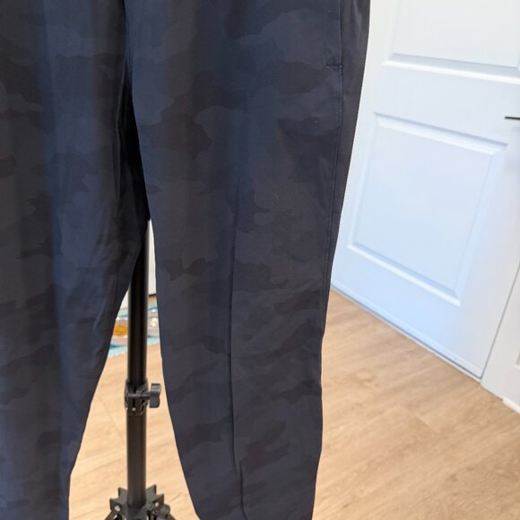 Men's Lululemon Surge Joggers 29" Inseam - Picture 5 of 12